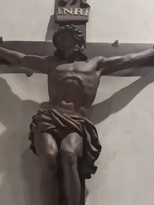 Statue Christ en croix de l'Église Saint-Philbert à Noirmoutier-en-l'Île